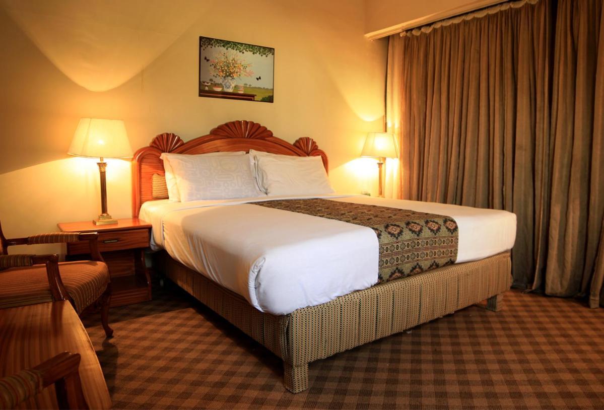 Hotel Mehran Karachi Exterior photo