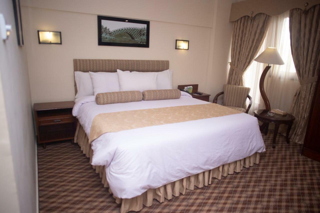 Hotel Mehran Karachi Exterior photo